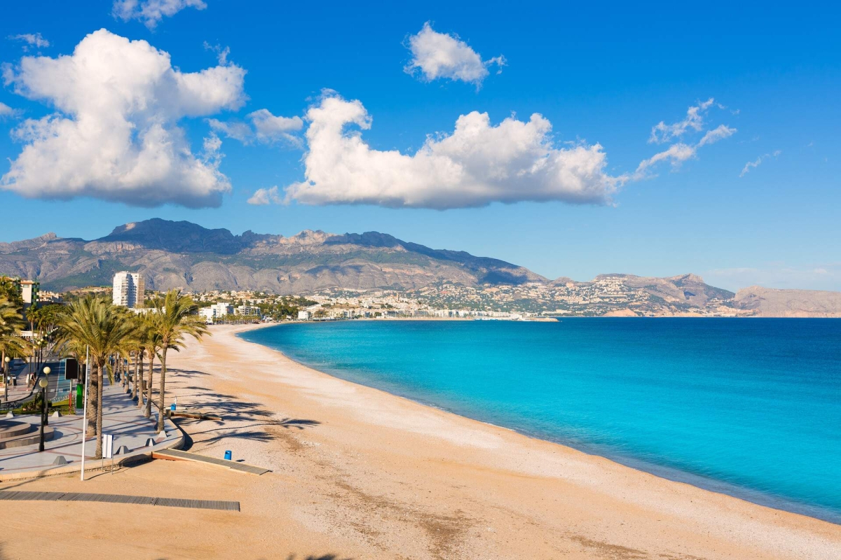 Alicante in a rented Campervan motorhome: must-visit beaches and coves
