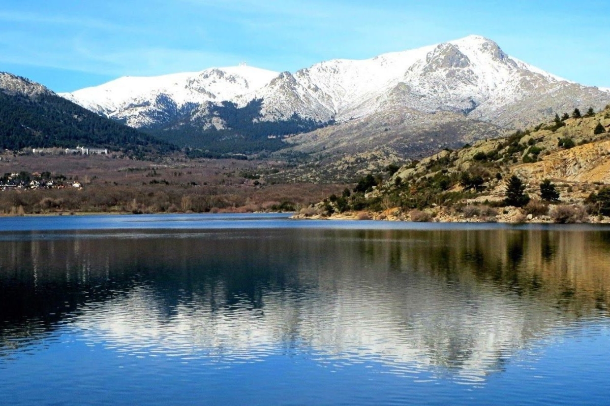 Vive una Aventura Inolvidable en el Parque Nacional de la Sierra de Guadarrama con una Camper de Alquiler