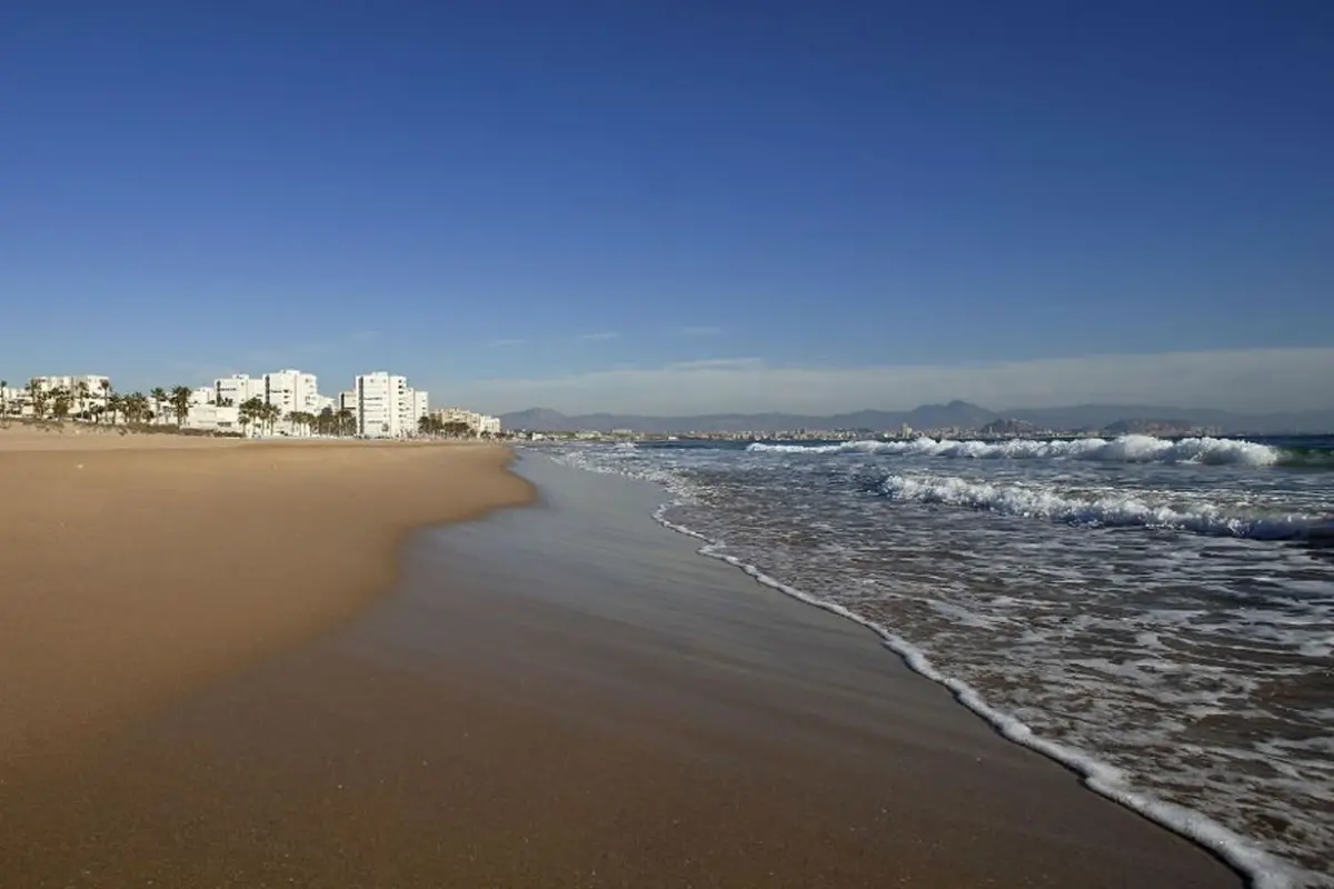 Alicante will set up a car park for 44 motorhomes on Urbanova beach