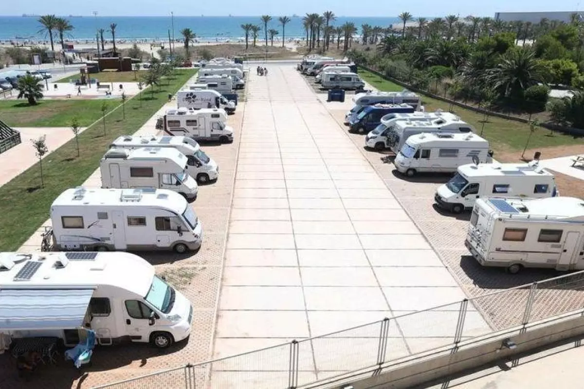 Castelló pone plazo a la regulación del parking de autocaravanas