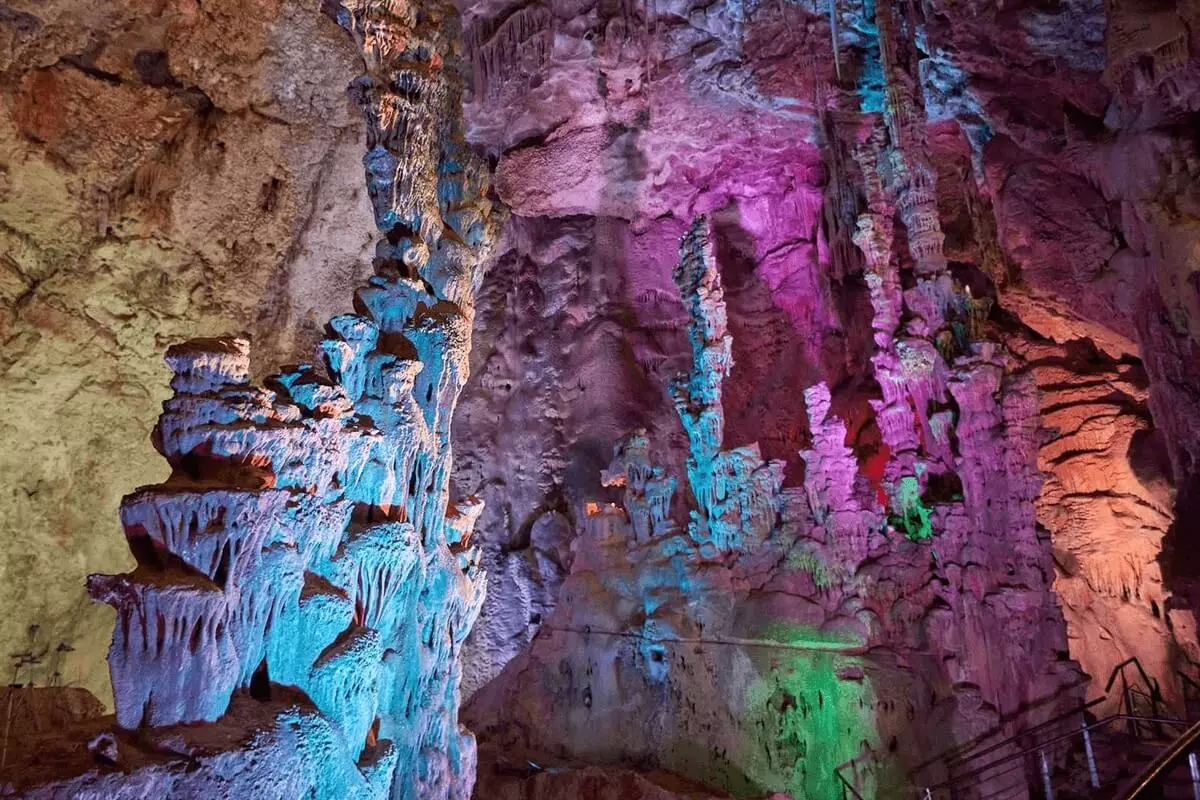 Cuevas de Alicante en tu Camper de Alquiler